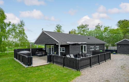 Ristinge House | Inviting 3 Bedroom Home in Humble - Pet & Child Friendly