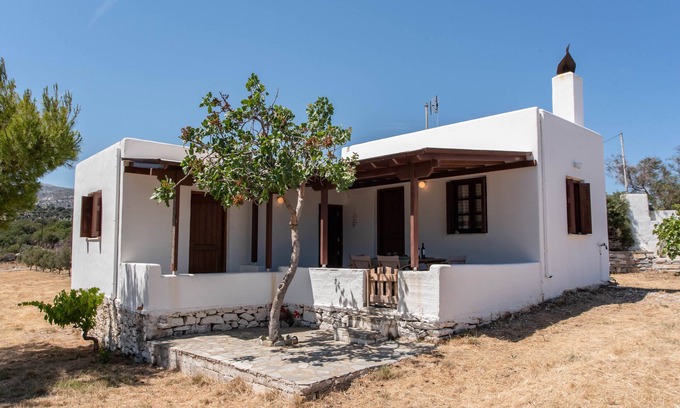 Naxos House | Cozy Country House in Moutsouna with Sea View & Terrace