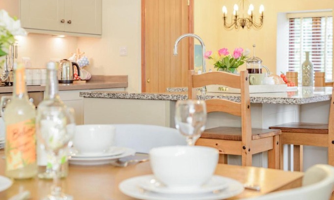 Bodmin House | Charming Holiday Home Bluebird: Family & Pet Friendly Stay