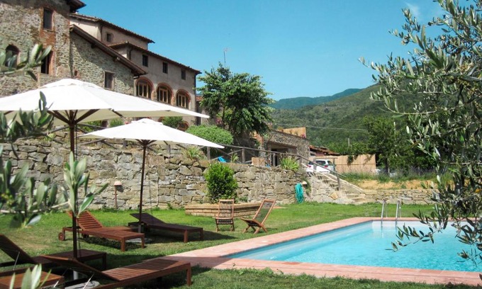 Pian di Sco House | Inviting Holiday Home Borgo La Cella-1 with Pool Access