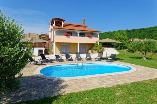 Pagubice Villa | Relax at Holiday Home Brajdice with Pool and Family Amenities