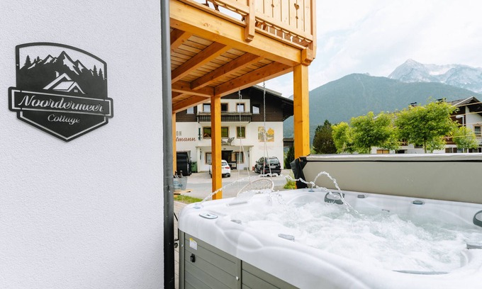 Kotschach-Mauthen House | Relaxing Getaway at 'Bubbelen Aan De Piste' with Jacuzzi