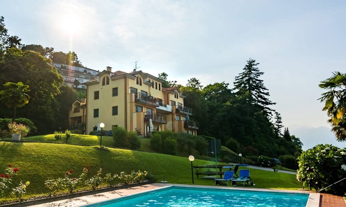 Stresa House | Relax at Belvilla by OYO Verdelago 14 with Pool & Breakfast