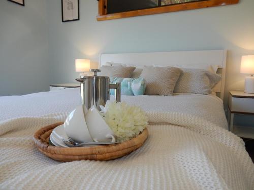 Akaroa House | Cozy Beachfront Holiday Home in St Helens - Rated 8.8/10