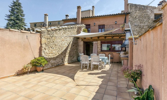 Orriols House | Pet-Friendly Holiday Home 'Ca La Maria' with Mountain Views