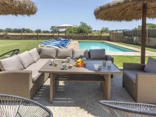 Vidreres House | Pet-Friendly Holiday Home Can Borni with Pool & Family Comfort