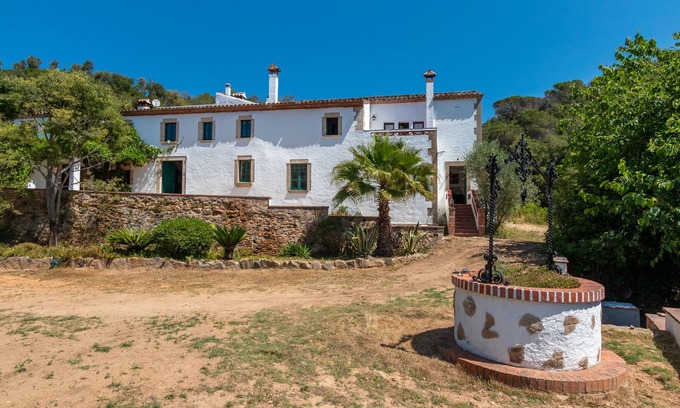 Tossa de Mar House | Holiday Home 'Can Garriga' with Mountain View, Private Terrace and Wi-Fi
