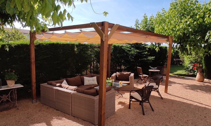 Vilobi d'Onyar House | Relaxing Holiday Home "Casa Rural Can Abres" with Pool