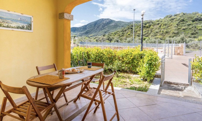Buddittogliu Straulas House | Holiday Home 'Casa Brandinchi' with Mountain View, Wi-Fi and Air Conditioning