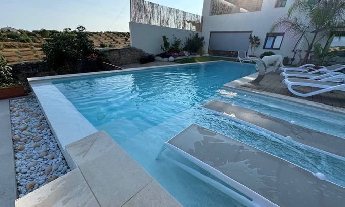 Alomartes House | Holiday Home 'Casa Del Olivo Lucio En Alomartes' with Mountain View