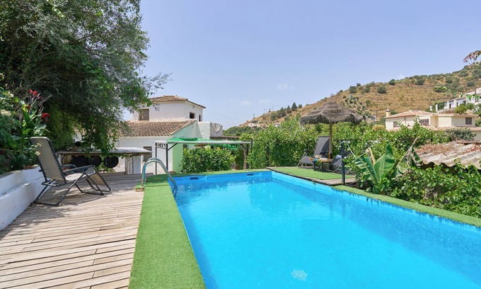 Canillas de Aceituno House | Relaxing Mountain View Holiday Home 'Casa del Río' with Pool