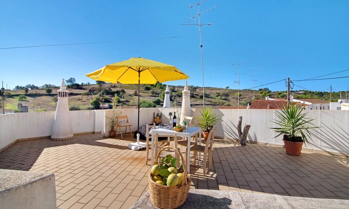 Carvalhinhos House | Cozy Holiday Home "Casa do Lavrador" with Mountain View