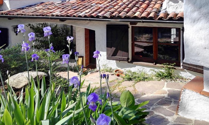 Arolo House | Cozy Holiday Home Casa del Pittore with Oceanfront Views