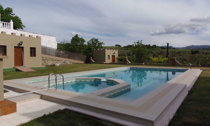 Arriate House | Idyllic Holiday Home Casa José Romero with Pool & Mountain Views