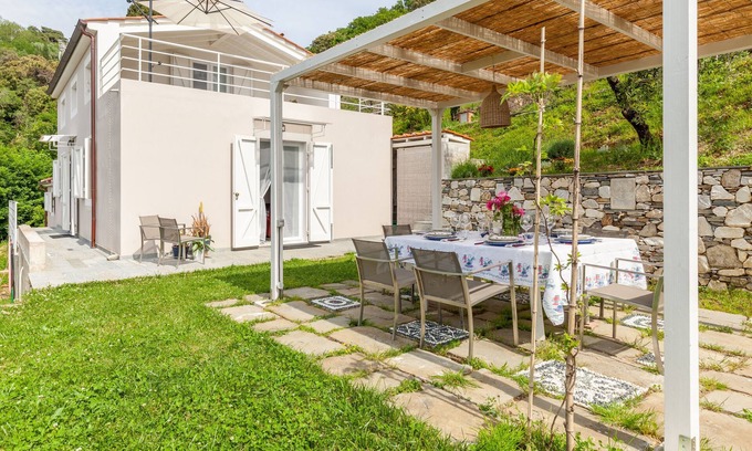Massarosa House | Enjoy a Sea View at Casa Lu with Wi-Fi & Pet-Friendly Stay