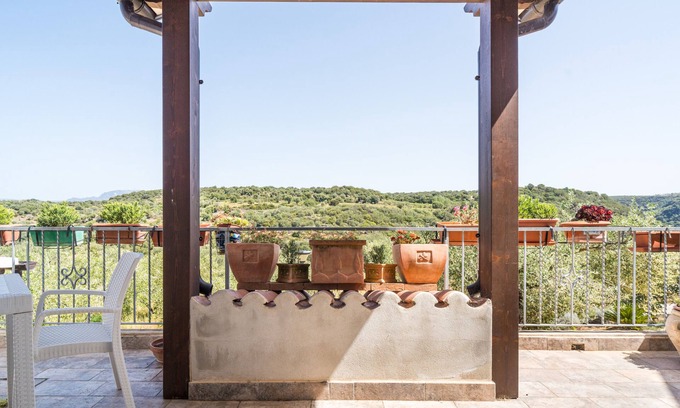 Dorgali House | Scenic Casa Stella: Lake View, Wi-Fi & Family-Friendly Amenities