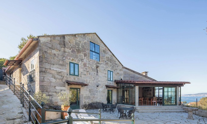 Bueu House | Inviting Casa Torrevella: Mountain View & Pet-Friendly Stay