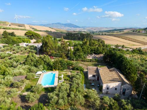 Buseto Palizzolo House | Cozy Holiday Home Casale Colomba with Pool & Pet-Friendly