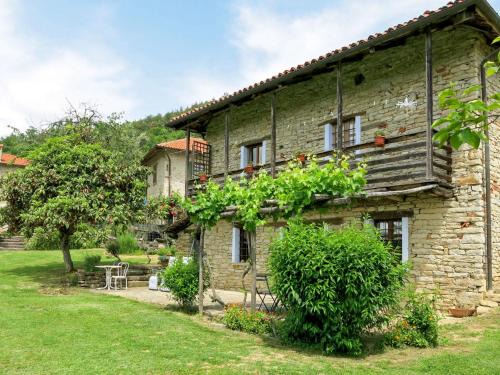 Cortemilia House | Inviting Holiday Home Cascina Barroero with Pool & Pets