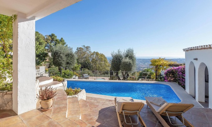 Mijas House | Sea View Retreat with Pool, Terrace & Wi-Fi - Rated 10/10