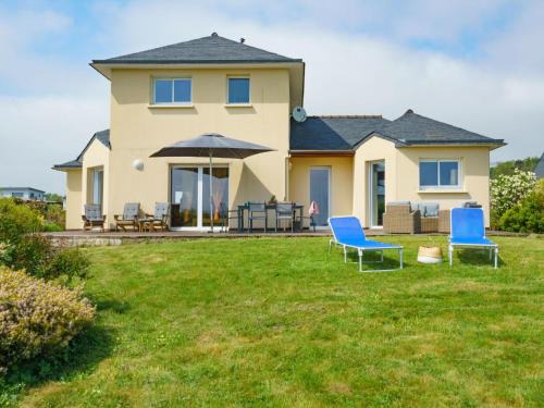 Telgruc-sur-Mer House | Cozy Holiday Home Cassiopée - TGM103 with Fireplace