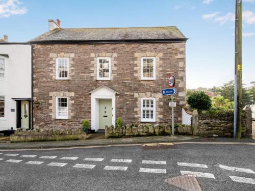 Mevagissey House | Oceanfront Cherry Orchard Home - Guest Rated 9.3/10