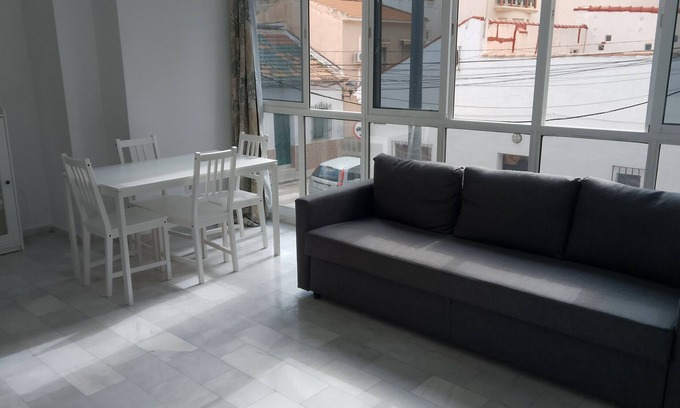 Bailen-Miraflores Apartment | Holiday Home 'Ciara' with Wi-Fi and Air Conditioning