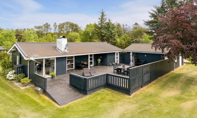 Hou House | Cozy Holiday Home Clarabelle Near the Sea in NE Jutland