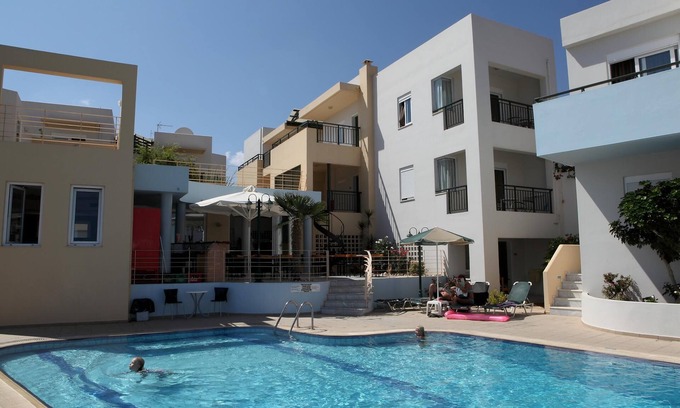 Sfakaki Apartment | Inviting Holiday Home Complex with Pool & Ocean View in Crete