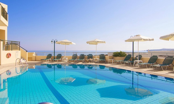 Sfakaki Apartment | Idyllic Holiday Home Near Sea with Pool & Wifi in Sfakaki