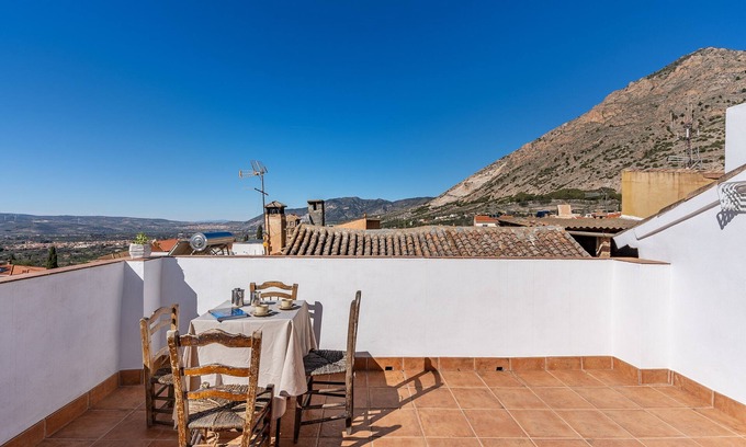 Niguelas House | Coqueta Casa Rural: Ideal Getaway with Terrace & Wi-Fi