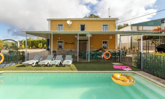 Archidona House | Relaxing Holiday Home "Cortijo Rural Puerto Nuevo" with Pool