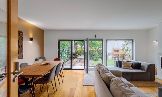 Cascais House | Charming Holiday Home with Mountain View and Private Garden