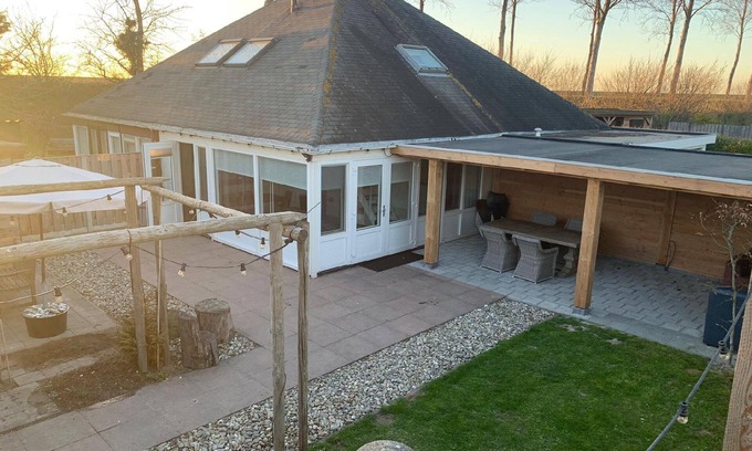 Stavenisse House | Cozy Holiday House Stavenisse with Pool and Kitchen