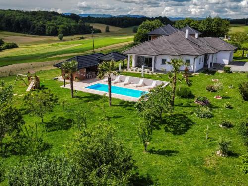 Municipality of Krizevci House | Relaxing Countryside Retreat with Pool and Family Amenities