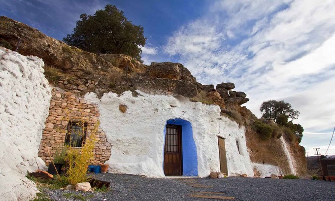 Los Balcones House | Relaxing Holiday Home 'Cueva Balcones de Piedad' with Pool