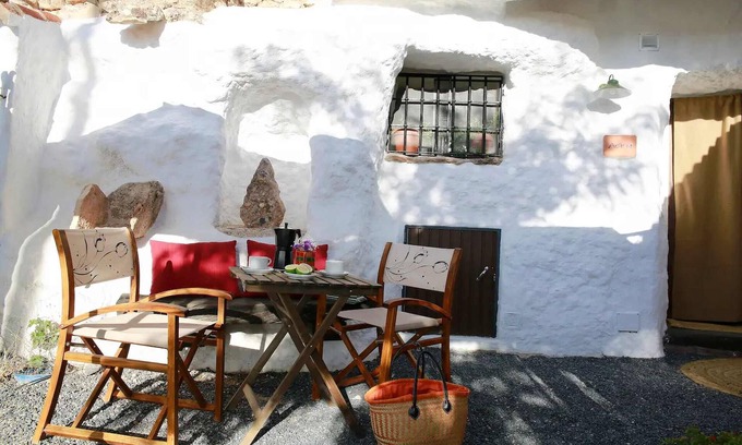 Los Balcones House | Inviting Holiday Home 'Cuevas Balcones de Piedad - Acacia'