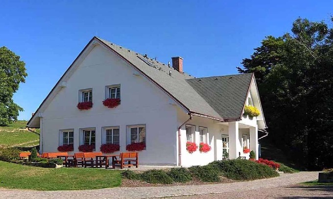 Police nad Metuji House | Cozy Family Retreat in Scenic Adrspach with Lake Views