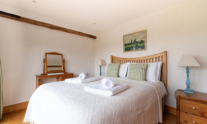 Wadhurst House | Top-Rated Holiday Home Dairy: Family & Pet Friendly Retreat