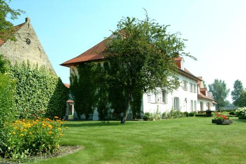 Sint-Pieters House | Family-Friendly Retreat at Holiday Home De Colve