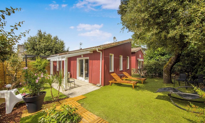 Hourtin House | Holiday Home 'De Gauche' with Private Terrace and Private Garden