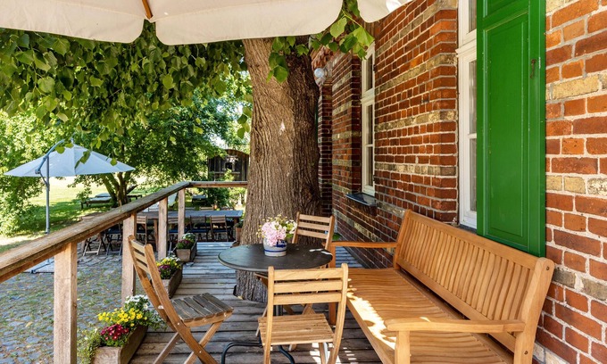 Werben House | Holiday Home 'Der Flusshof, Ferienhaus' with Shared Terrace, Shared Garden and Wi-Fi