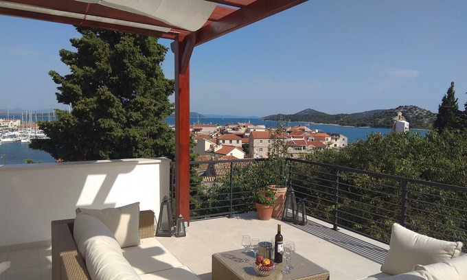 Tribunj House | Discover Holiday Home Desire in Scenic Tribunj by the Sea