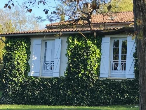Dunes House | Stylish Holiday Home with Pool & Pet-Friendly Amenities