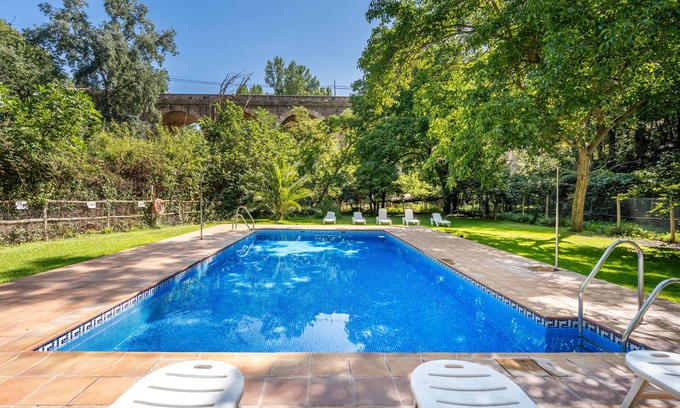 Durcal Apartment | Comfortable Lake View Holiday Home 'El Puente' Awaits You