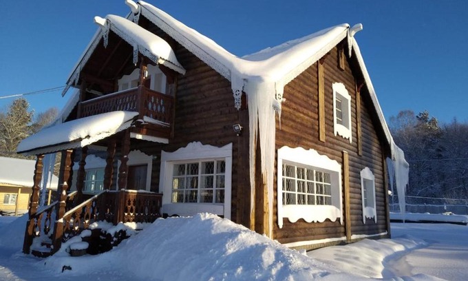Konchezero House | Top-Rated Holiday Home Elk with Private Beach & Ocean Views