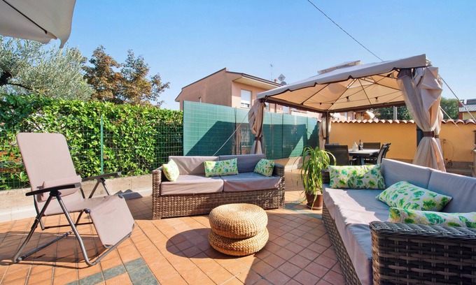 Osio Sotto House | Top-Rated Holiday Home 'Elli' with Terrace & Ocean View