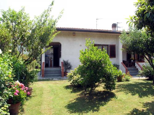 Camaiore House | Cozy Holiday Home Emilia - Family-Friendly Retreat Awaits