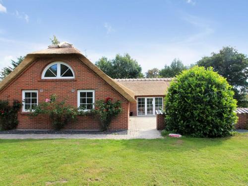 Bøtø By House | Family-Friendly Getaway at Holiday Home Erra, Near the Sea