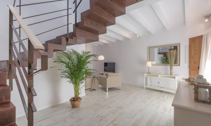 Costitx House | Top-Rated Holiday Home Es Reco with Hot Tub & Family Amenities